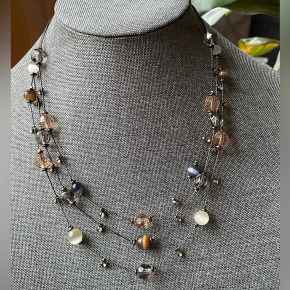 Pretty hand strung three string beaded necklace - Picture 1 of 9